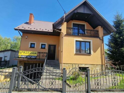 Dom wolnostojący 211,3 m2 - 5 pokoi, garaż - do zamieszkani