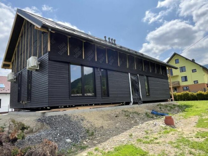 Nowoczesny Dom Typu STODOŁA 124 m² w Lipowej z widokiem na S