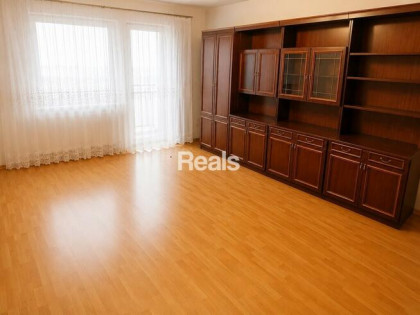 2 pokoje, oddzielna kuchnia, duży balkon