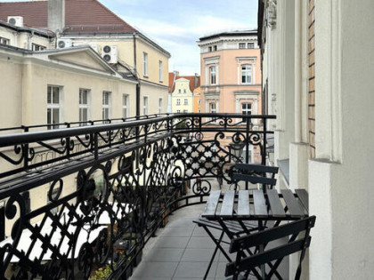 Stałe stanowisko pracy w klimatycznej kamienicy przy Rynku