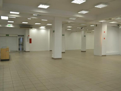 Lokal handlowo-usługowy 700 m² Koło parter od zaraz (możliwy