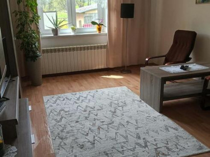 Sprzedam 4-pokojowe mieszkanie z garażem i osobnym wejściem