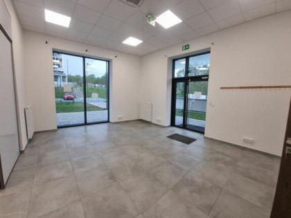 Atrakcyjny nowoczesny lokal , parter witryny, parking
