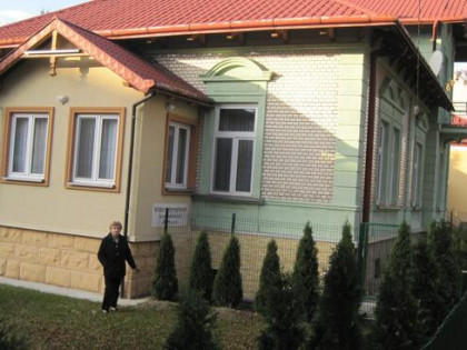 Zabytkowy dworek położony w centrum części miasta