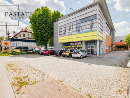 Funkcjonalny Lokal z Witryną, II Piętro, Parking
