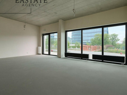 Lokal usługowy 81 m² – parter, duże witryny