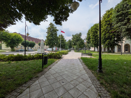 Mieszkanie 36,50 m² z piwnicą, balkonem i murowanym garażem ul. Okrzei