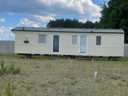 Działka budowlana 1200 m² z domkiem mobilnym.