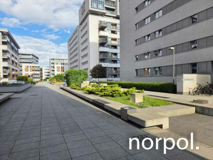 3 pokoje, 66 m², Bronowice – przestronny układ, balkon, 2 miejsca postojowe