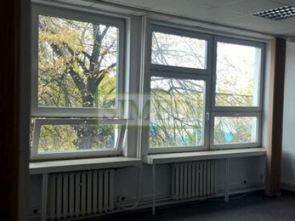 Pofabryczny kameralny biurowiec,2pokoje,parking,24