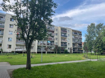 Dwustronne 49 m² z loggią, piwnicą i widną kuchnią