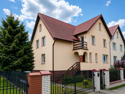 Dom w zabudowie bliźniaczej w Piszu blisko jeziora Roś