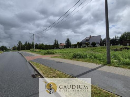 Działka budowlana 854 m², media w drodze, asfalt