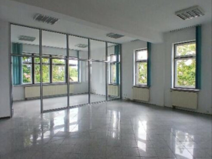 Lokal, Darmowy Parking, Blisko SKM