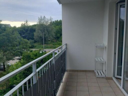2 pokoje z balkonem i miejscem parkingowym