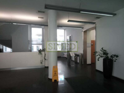 5 minut od stacji metra,recepcja,dostep24h,parking