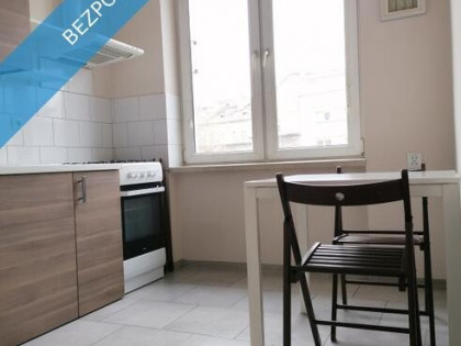 Dwupokojowe mieszkanie z osobną kuchnią i balkonem