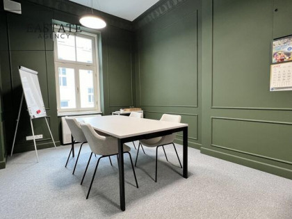 Biuro w odnowionej kamienicy | Centrum Warszawy