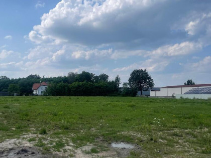 Działka 2323 m² pod dom i usługi.