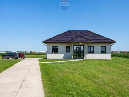 Parterowy dom z dużą działką