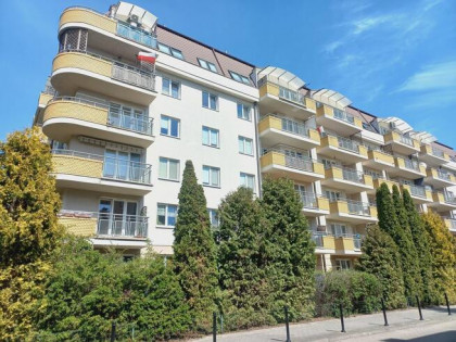 Apartament 4-ro pokojowy z balkonem obok Parku i metra