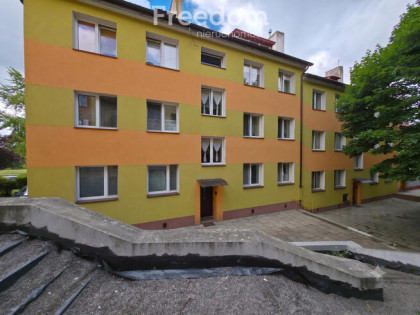 Kawalerka na 1 piętrze w centrum Ostrowca Św.