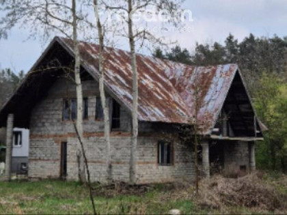 Dom - rozpoczęta budowa na dużej działce.