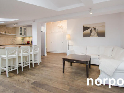 Przestronny apartament z osobną sypialnią i balkonem w centrum Kazimierza