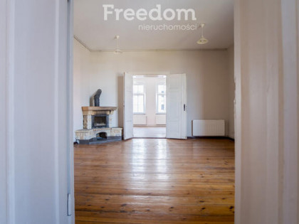 Przestronne mieszkanie 90 m² w starej kamienicy