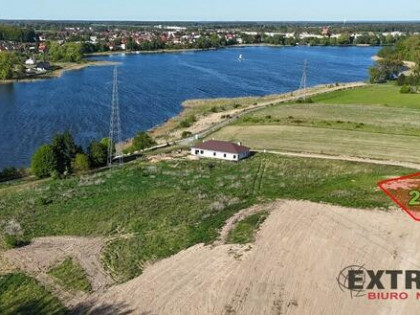 Duża działka budowlana nad jeziorem!