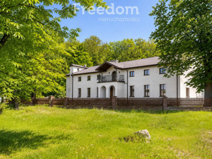 Zabytkowy dwór z XVIII w., 5,2 ha , 2100 m2
