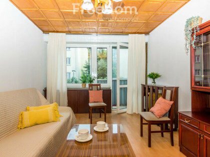 2 pokoje 39,2 m² do remontu, umeblowane, 1. piętro