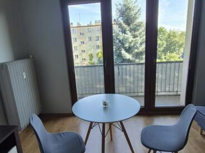 Piękna kawalerka bezpośrednio z balkonem