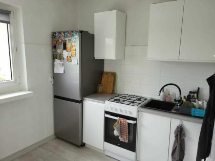 Dwustronne 51,16 m² z balkonem i widokiem na zieleń – Łódź,