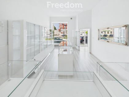 Lokal usługowy w ścisłym centrum - parter 69 m²