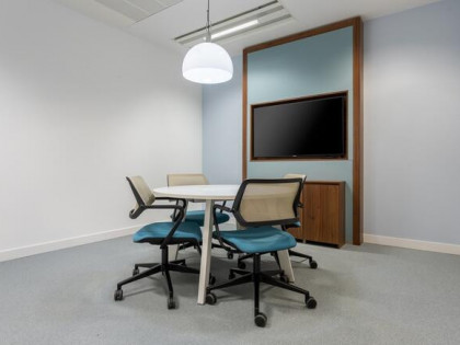 Przestrzeń do pracy dla 3-4 osób w Regus Skylight