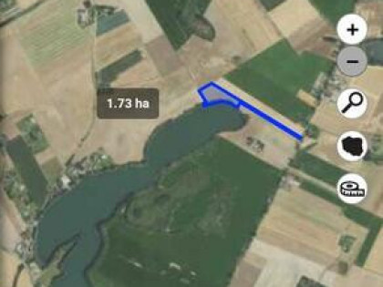 Działka rolna z linią brzegową