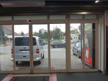 W CENTRUM MYSZKOWA DO wynajęcia 800m2 pawilon handlowy !