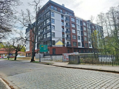 Mieszkanie z antresolą i balkonem w nowym bloku