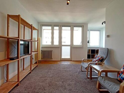 Kawalerka z oddzielną kuchnią i balkonem- Solec 79