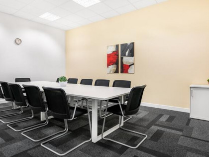 Wybierając przystosowaną do zespołów w Regus Zana