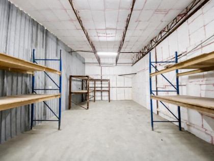 Magazyn 70 m2 Bartycka róg Czerniakowskiej!!!