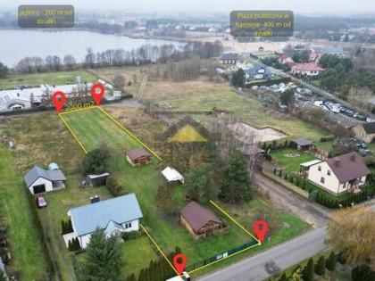 Działka z domkami letniskowymi nad jeziorem