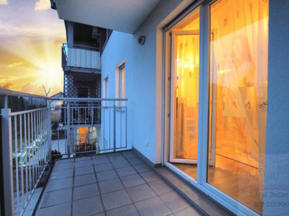 z garażem przestronne 2 pokojowe, balkon