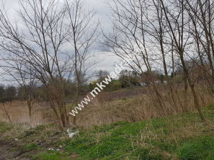 Działka budowlana 1002 m² z MPZP, media w drodze
