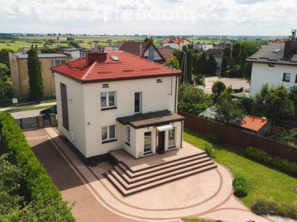 Wyjątkowy dom z gotowym ogrodem i garażem