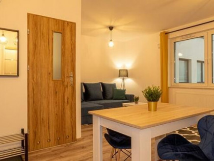 Duża kawalerka, 32 m2, garaż - Legnicka 59