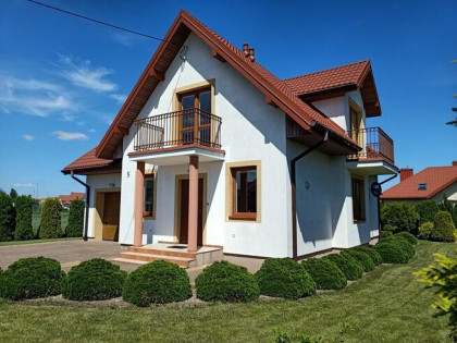 W świetnej lokalizacji, gotowy do zamieszkania