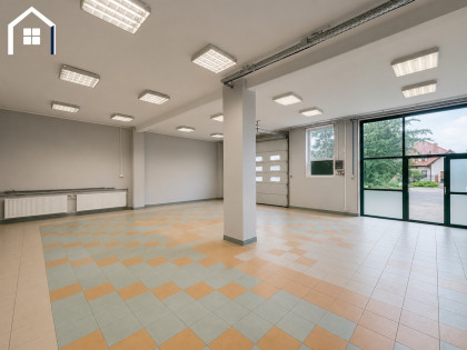 180 m² | 350 m od DK7 | 6 miejsc parkingowych
