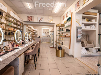 Lokal usługowy z zapleczem mieszkalnym w centrum